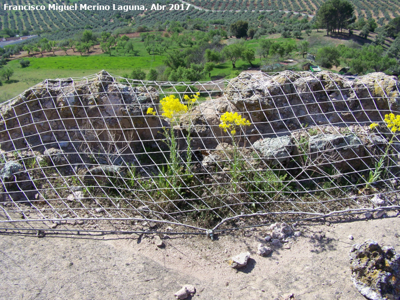 Castillo de Torres - Castillo de Torres. Parapetos de la azotea o muros de la tercera planta