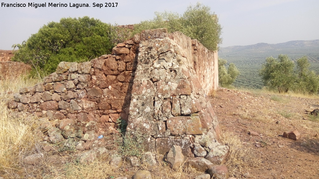 Cortijo de los Burguillos - Cortijo de los Burguillos. Contrafuerte