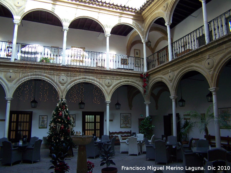 Palacio del Den Ortega - Palacio del Den Ortega. Patio