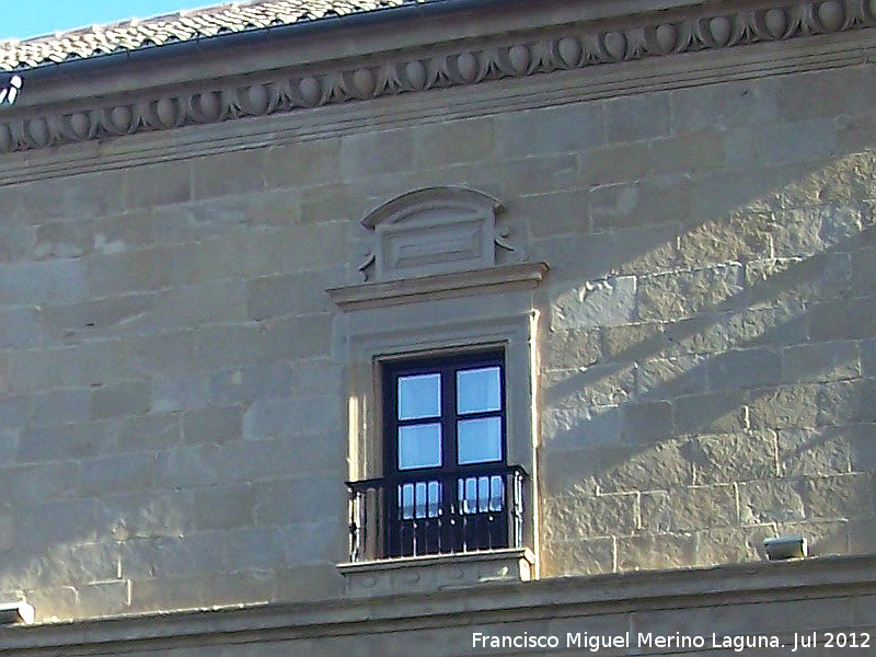 Palacio del Den Ortega - Palacio del Den Ortega. Ventana del piso superior