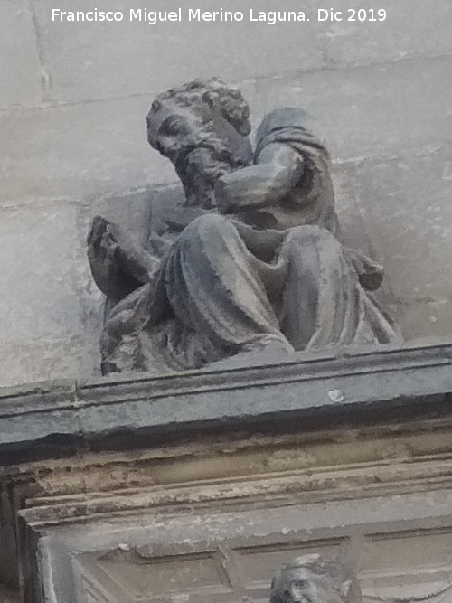 Sacra Capilla de El Salvador del Mundo - Sacra Capilla de El Salvador del Mundo. Detalle de la Portada de Santiago