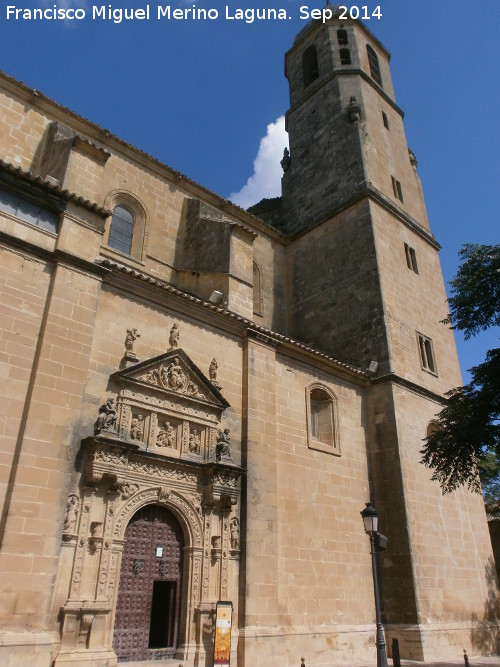 Sacra Capilla de El Salvador del Mundo - Sacra Capilla de El Salvador del Mundo. Fachada lateral