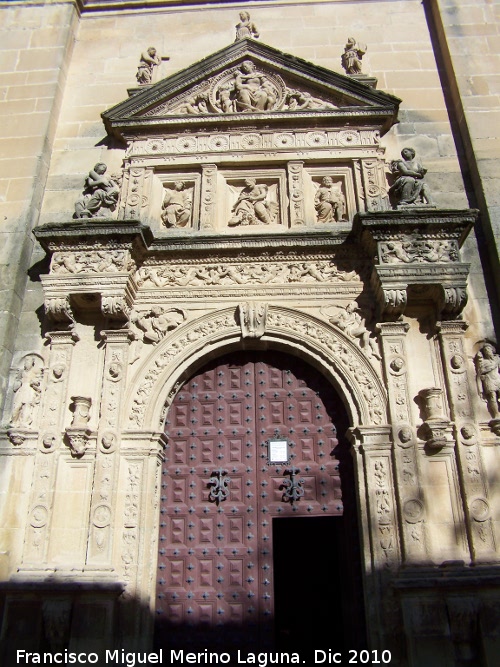 Sacra Capilla de El Salvador del Mundo - Sacra Capilla de El Salvador del Mundo. Portada de la Caridad