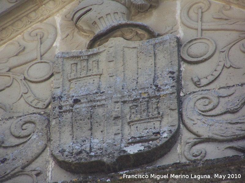 Casa de Las Torres - Casa de Las Torres. Escudo de los Dvalos en el frontn