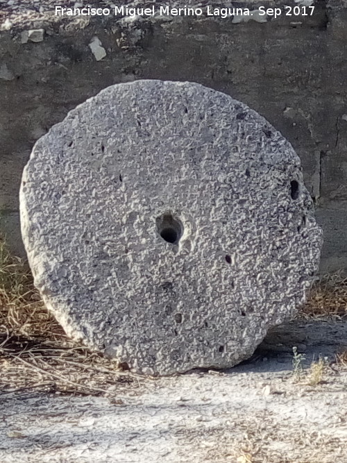 Cortijo de la Pea - Cortijo de la Pea. Piedra de molino