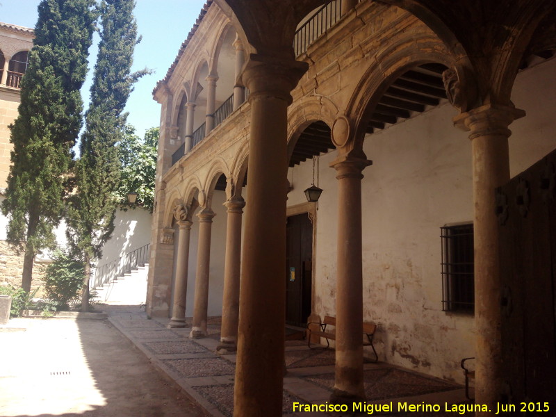 Hospital de Honrados y Venerables Viejos del Salvador - Hospital de Honrados y Venerables Viejos del Salvador. Patio