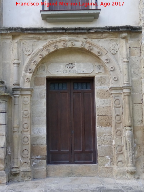 Iglesia de Santo Domingo - Iglesia de Santo Domingo. Esta portada que se encuentra hoy en la Casa Rectoral en la Plaza V�zquez de Molina fue de esta iglesia