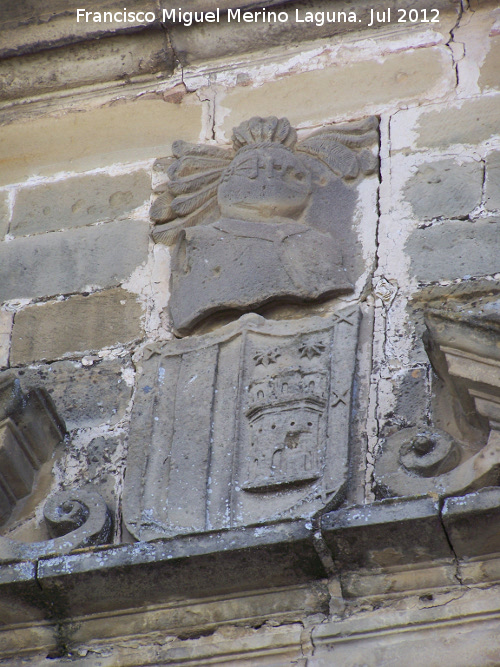 Palacio de los Porceles - Palacio de los Porceles. Escudo izquierdo