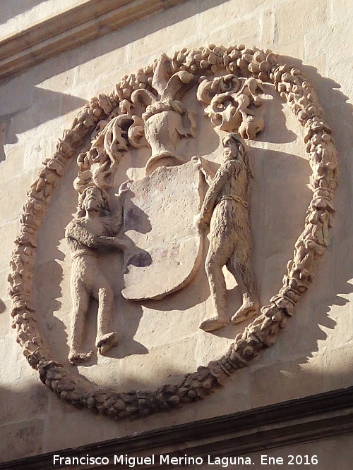 Portada del Palacio del Caballerizo Ortega - Portada del Palacio del Caballerizo Ortega. Escudo