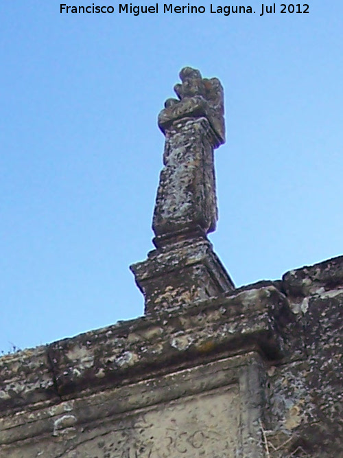 Palacio del Marqus de Mancera - Palacio del Marqus de Mancera. Pinculo sobre la Portada del Huerto