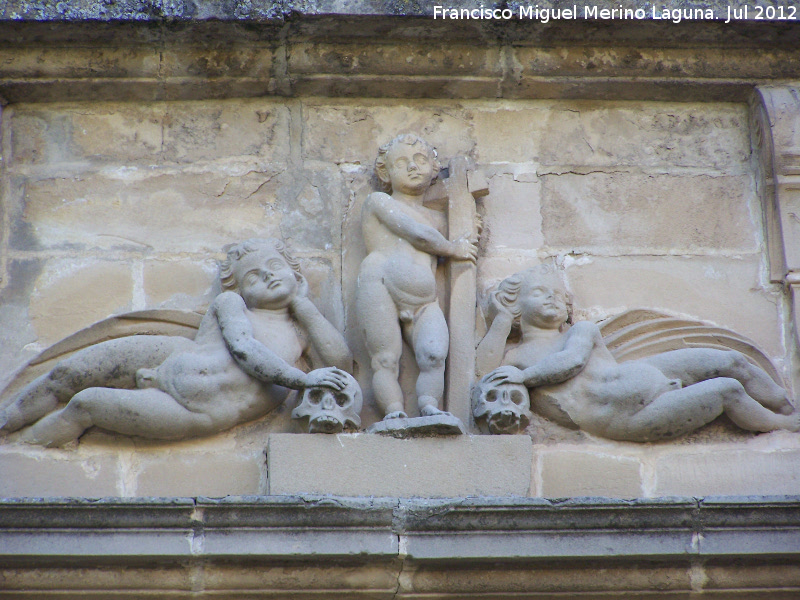 Palacio del Marqus de Mancera - Palacio del Marqus de Mancera. Relieve de la ventana inferior del frontal de la torre