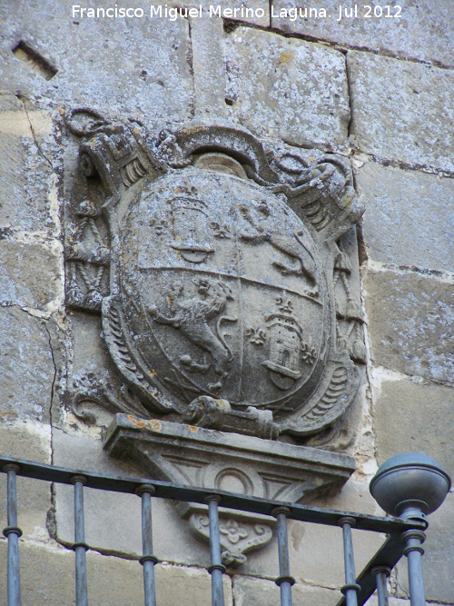 Palacio del Marqus de Mancera - Palacio del Marqus de Mancera. Escudo derecho