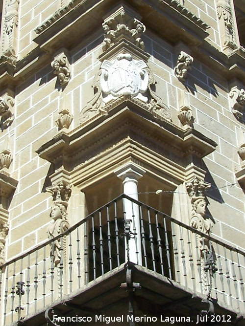 Palacio de los Condes de Guadiana - Palacio de los Condes de Guadiana. Balcn esquinero bajo