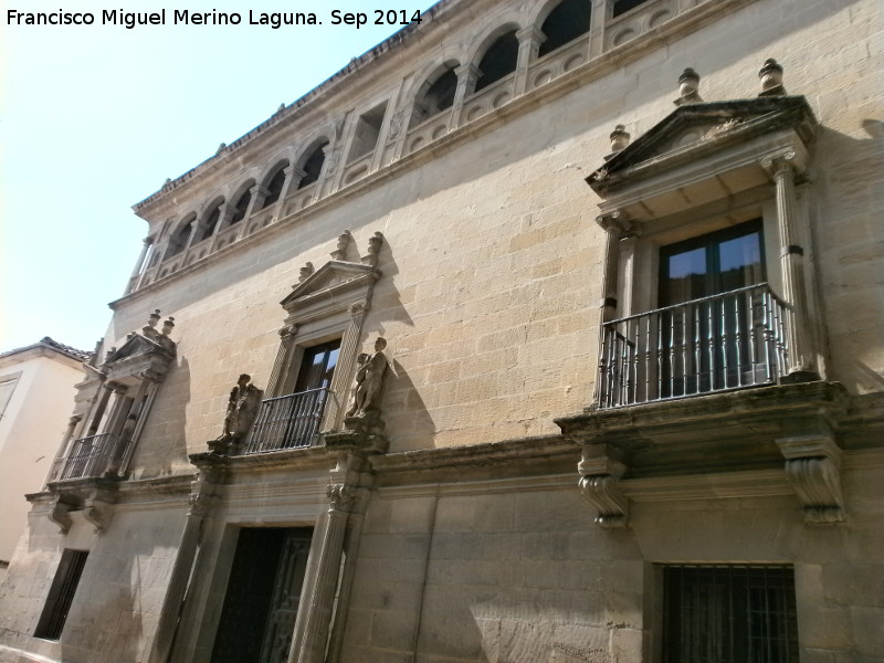 Palacio Vela de Los Cobos - Palacio Vela de Los Cobos. Fachada