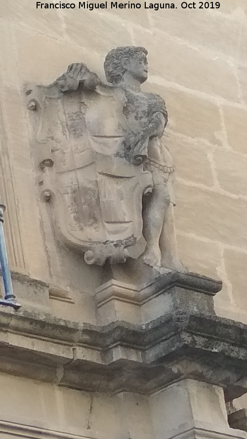 Palacio Vela de Los Cobos - Palacio Vela de Los Cobos. Escudo derecho