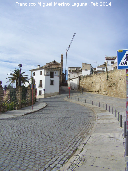 Puerta de San Lorenzo - Puerta de San Lorenzo. Como bajaba la muralla del lugar de la puerta
