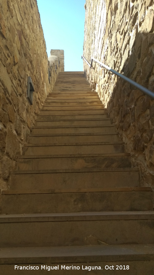 Portillo del Santo Cristo - Portillo del Santo Cristo. Escaleras del adarve