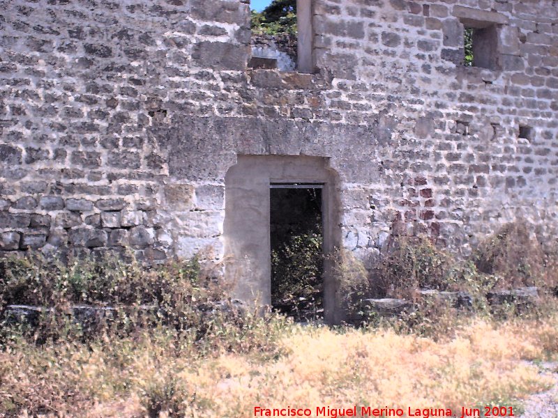 Castillo de Garc Fernndez - Castillo de Garc Fernndez. Puerta de acceso