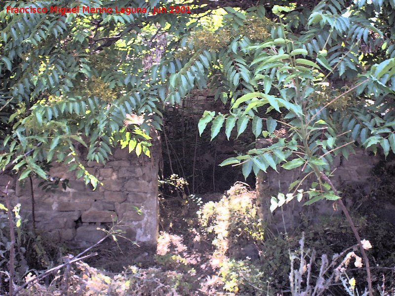 Castillo de Garc Fernndez - Castillo de Garc Fernndez. Puerta de acceso a las caballerizas