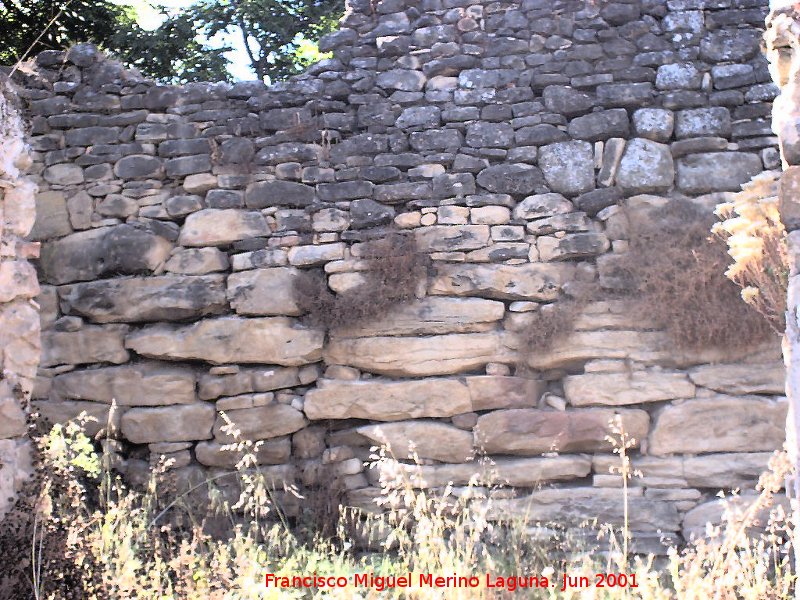 Castillo de Garc Fernndez - Castillo de Garc Fernndez. Piedras ciclpeas de la muralla