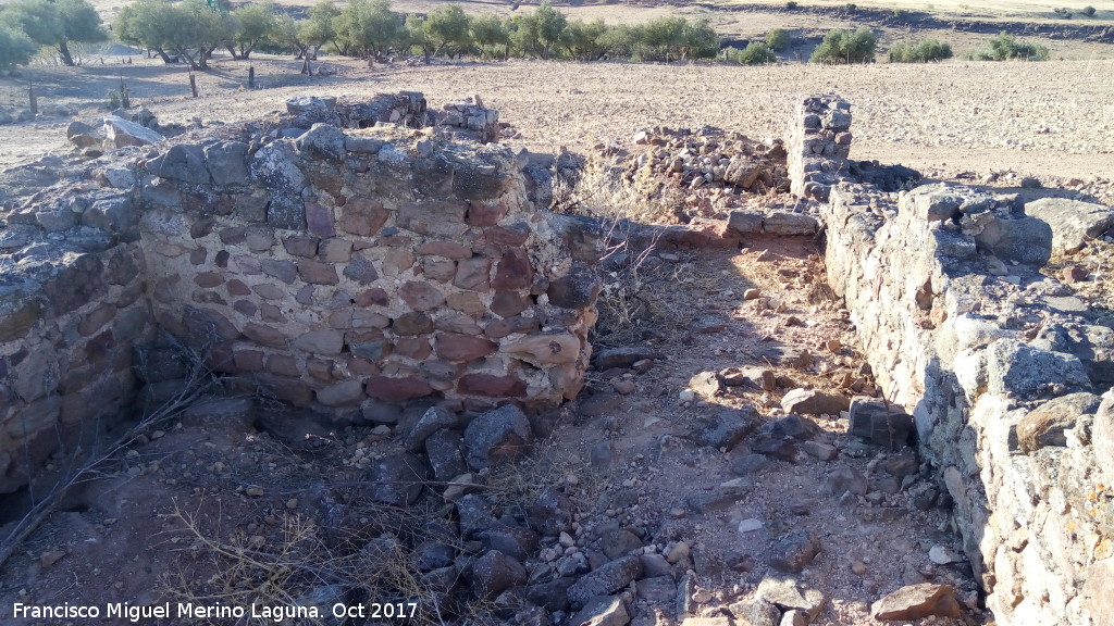 Ruinas romanas del Castro de la Malena - Ruinas romanas del Castro de la Malena. Muro antiguo a la izquierda y ms reciente a la derecha