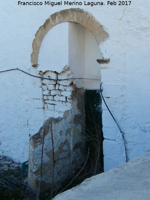 Casa solariega de San Bartolom - Casa solariega de San Bartolom. Puerta del patio lateral de arco de medio punto