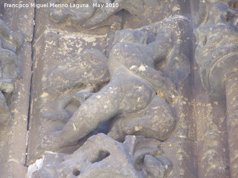 Iglesia de San Isidoro - Iglesia de San Isidoro. Detalle de la portada derecha