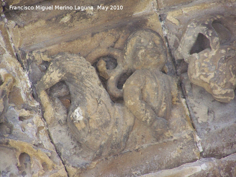 Iglesia de San Isidoro - Iglesia de San Isidoro. Detalle de la portada derecha