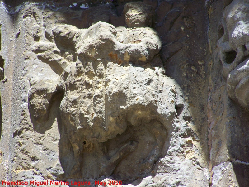 Iglesia de San Isidoro - Iglesia de San Isidoro. Detalle de la portada derecha