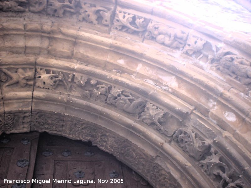 Iglesia de San Isidoro - Iglesia de San Isidoro. Detalle de la portada izquierda