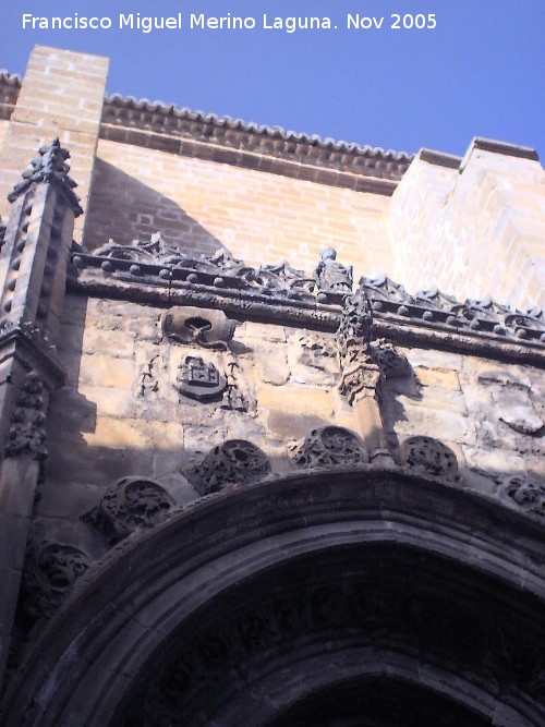 Iglesia de San Isidoro - Iglesia de San Isidoro. Detalle de la portada derecha