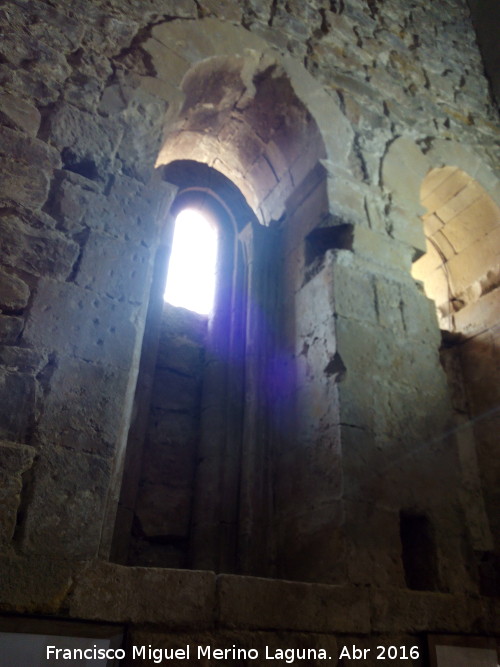 Iglesia de San Lorenzo - Iglesia de San Lorenzo. Ventana del pasillo