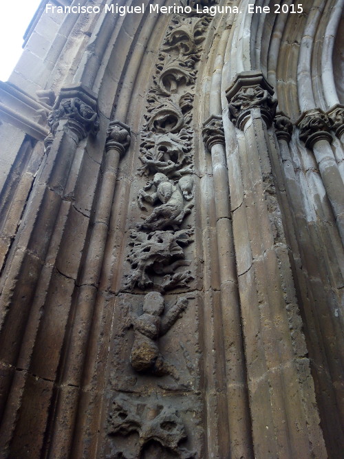 Iglesia de San Nicols de Bari - Iglesia de San Nicols de Bari. Cenefa y capiteles