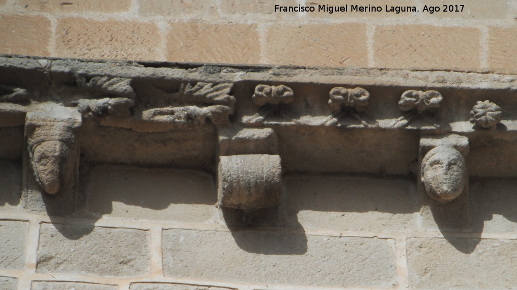 Iglesia de San Pablo - Iglesia de San Pablo. Canecillos de la cornisa