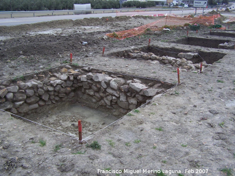 Calzada romana de beda a Baeza - Calzada romana de beda a Baeza. Muro de construcciones