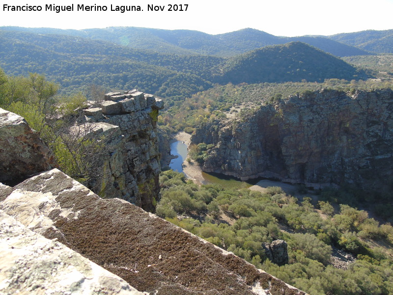 Yacimiento del Toro - Yacimiento del Toro. Vistas del ro