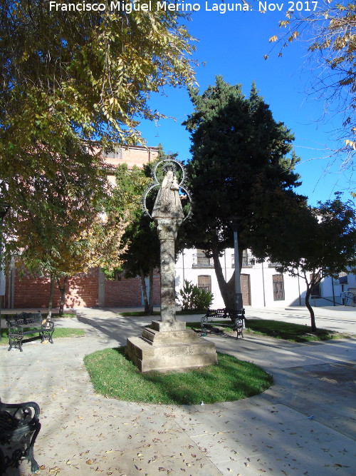 Plaza de la Coronacin - Plaza de la Coronacin. Monumento a la Virgen del Collado