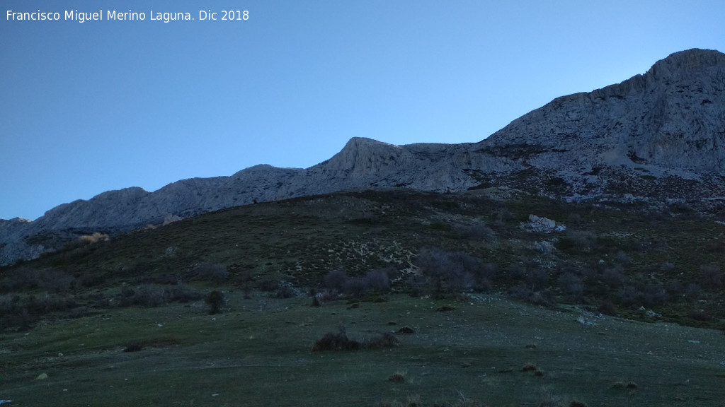 Cordel de la Fuente del Espino - Cordel de la Fuente del Espino. Paredes de la cuerda del Mgina