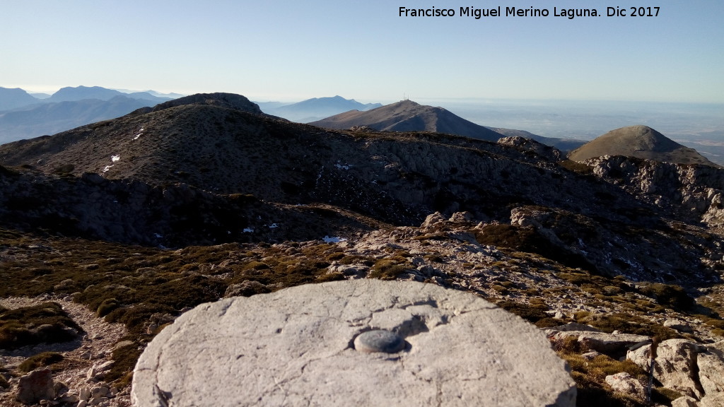 Vrtice geodsico del Mgina - Vrtice geodsico del Mgina. Vistas de Pea Jan, Almadn y el Ponce