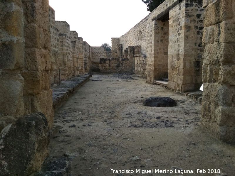 Medina Azahara. Casa del Ejrcito - Medina Azahara. Casa del Ejrcito. Caballerizas