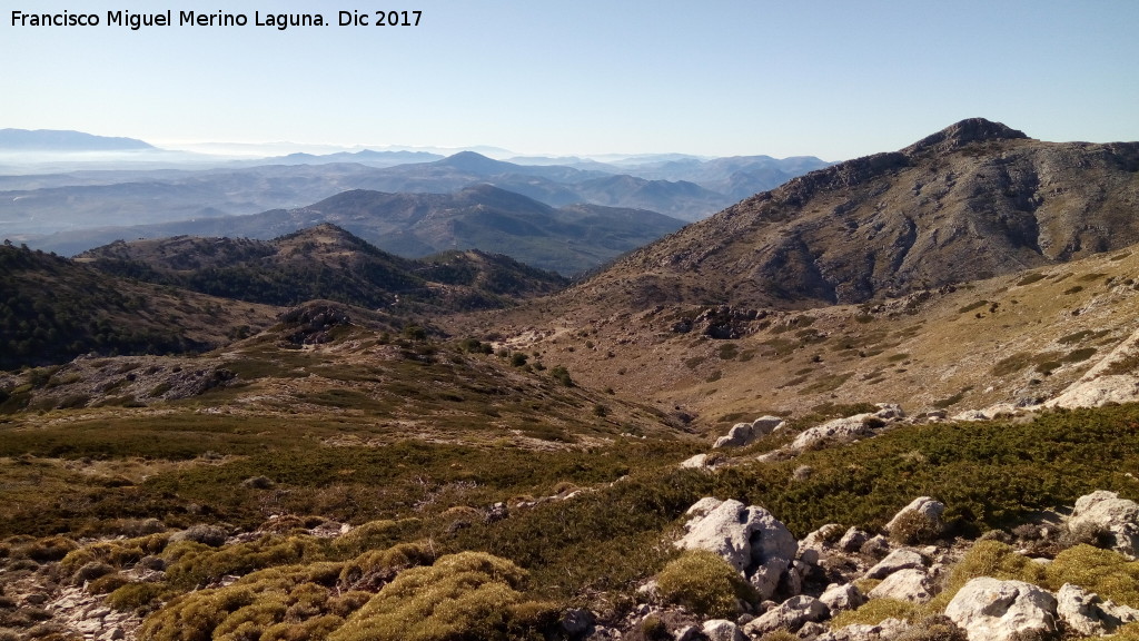 Mgina - Mgina. Vistas de la subida al Mgina por su cara sur