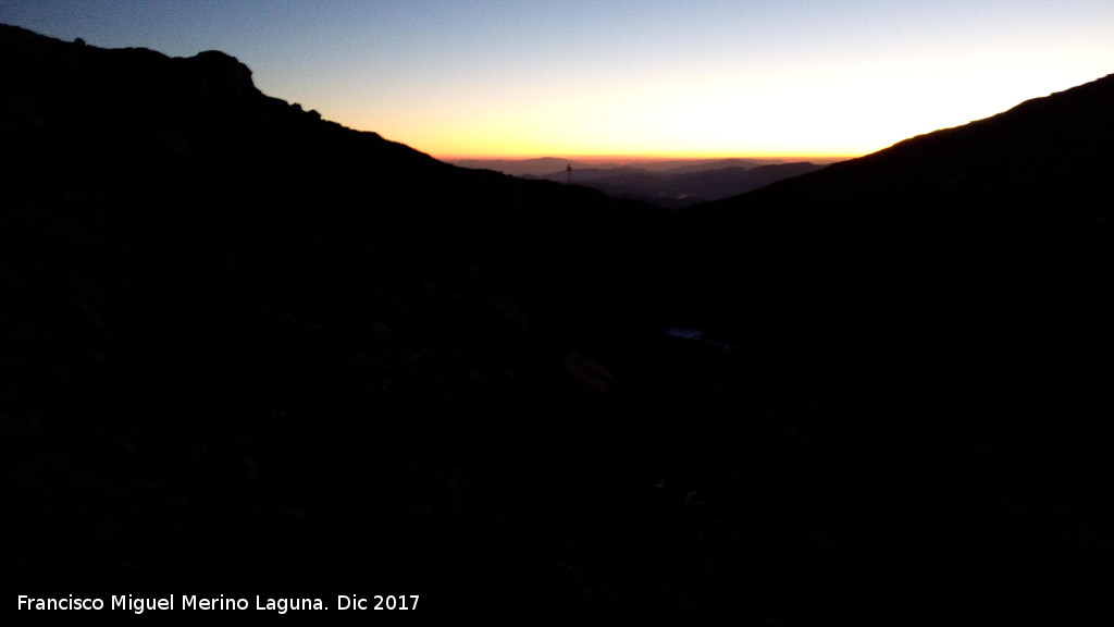 Mgina - Mgina. Anocheciendo desde el Pico Mgina