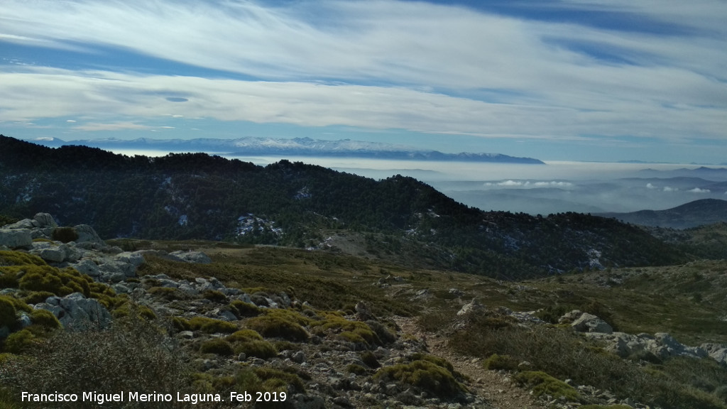 Mgina - Mgina. Vistas de la subida con Sierra Nevada al fondo