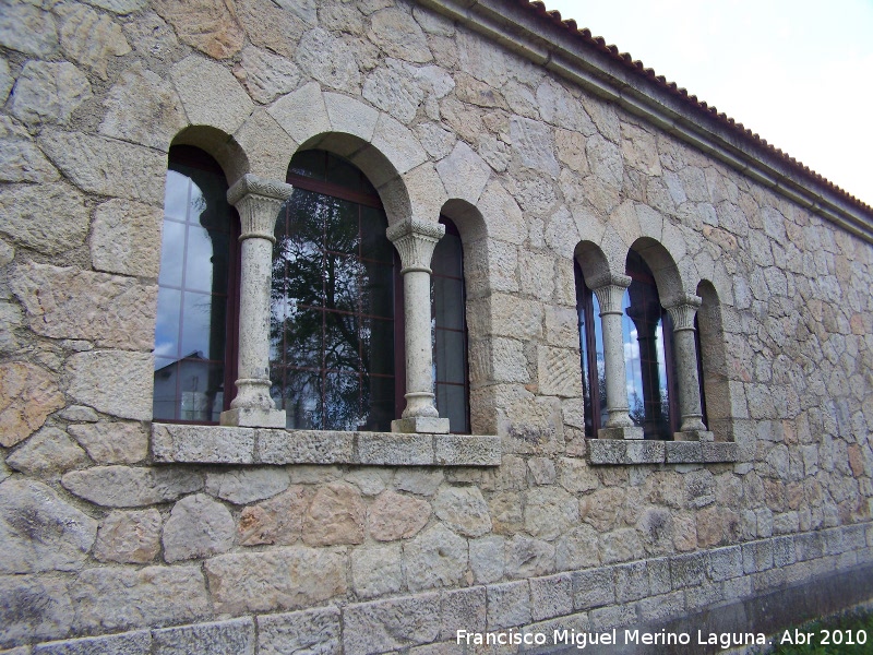 Ermita de la Lancha - Ermita de la Lancha. Ventanas laterales