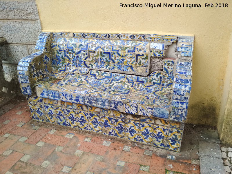 Palacio de los Condes de Castro Guimaraes - Palacio de los Condes de Castro Guimaraes. Banco de azulejos