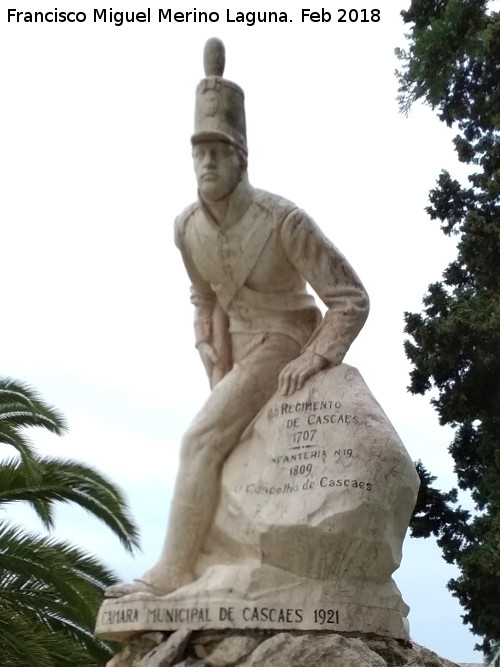 Monumento al Regimiento de Cascais - Monumento al Regimiento de Cascais. Estatua