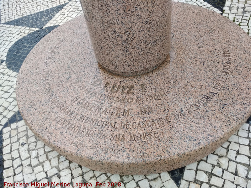Monumento a Don Luis I - Monumento a Don Luis I. Base con inscripcin