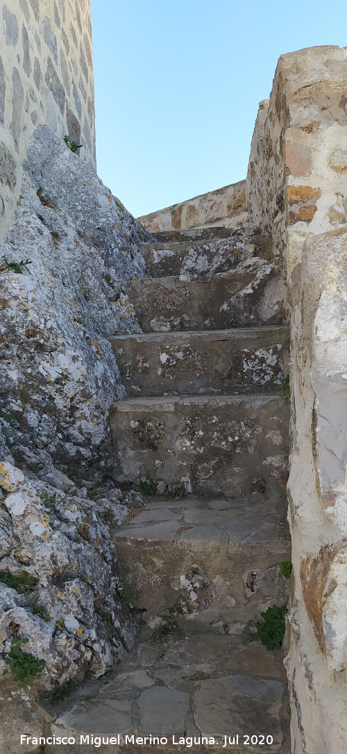 Castillo de Olvera - Castillo de Olvera. Escaleras del adarve