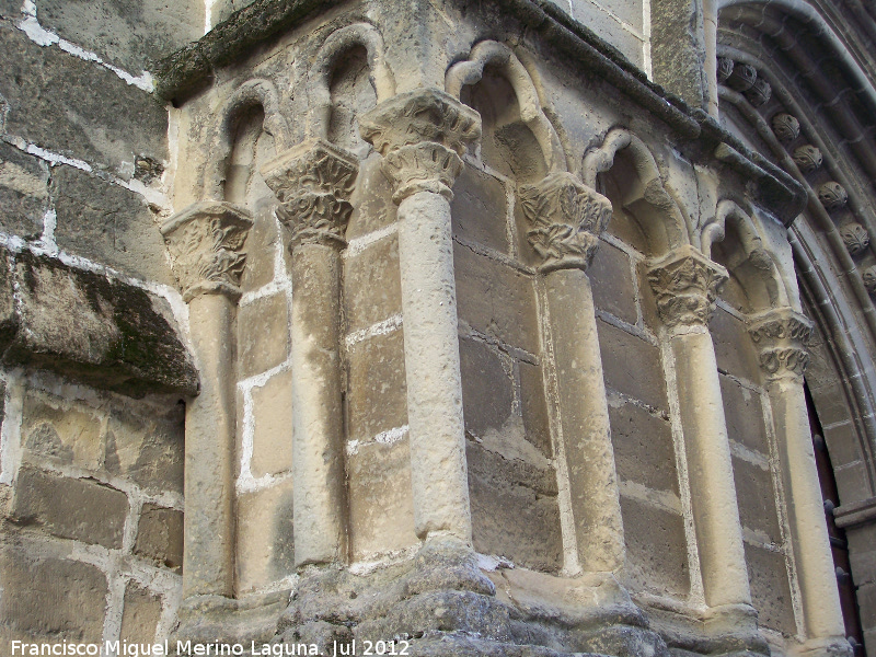 Iglesia de San Pablo. Portada de los Carpinteros - Iglesia de San Pablo. Portada de los Carpinteros. Columnas