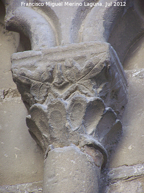 Iglesia de San Pablo. Portada de los Carpinteros - Iglesia de San Pablo. Portada de los Carpinteros. Capitel